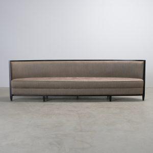 Ralph Pucci Crescent Moon 3-istuttava sohva ruskea