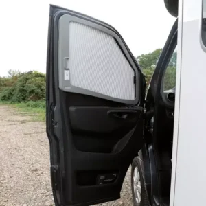 Sivuikkunan pimennysverho vasen Mercedes-Benz Sprinter (2019➟) nousukahvalla, Remis