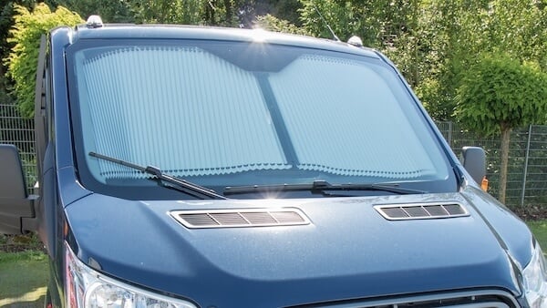 Etuikkunan pimennysverho Ford Transit (2019➟) sadetunnistimella, Remis