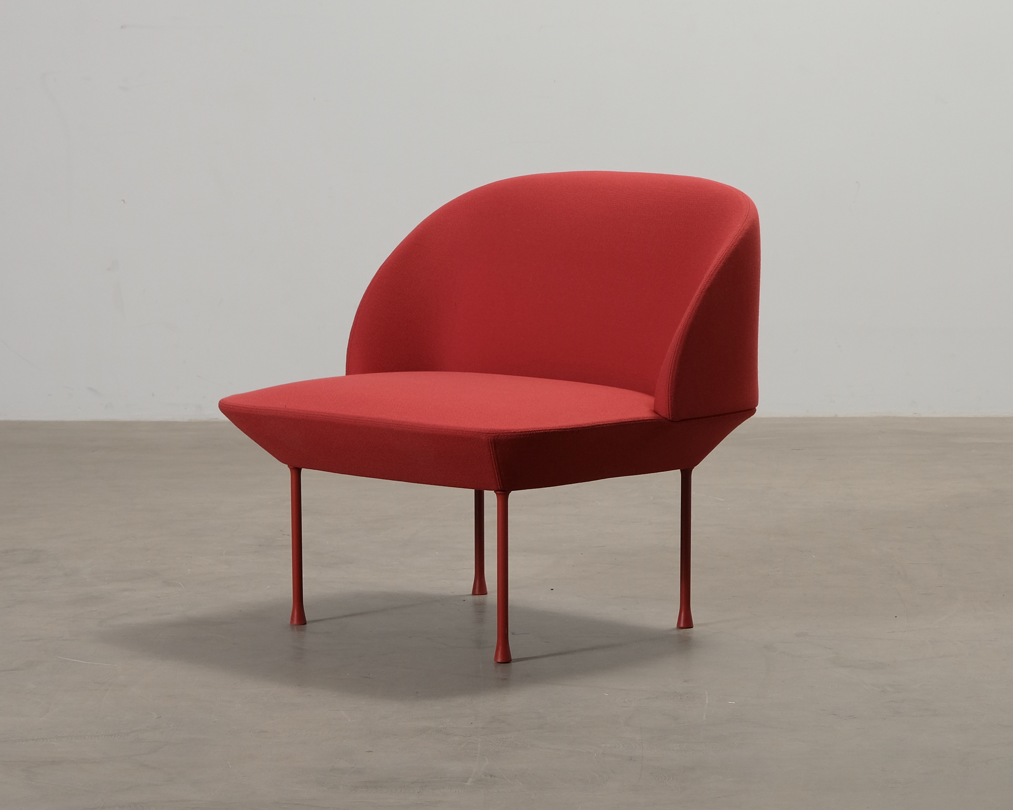 Muuto Oslo nojatuoli punainen