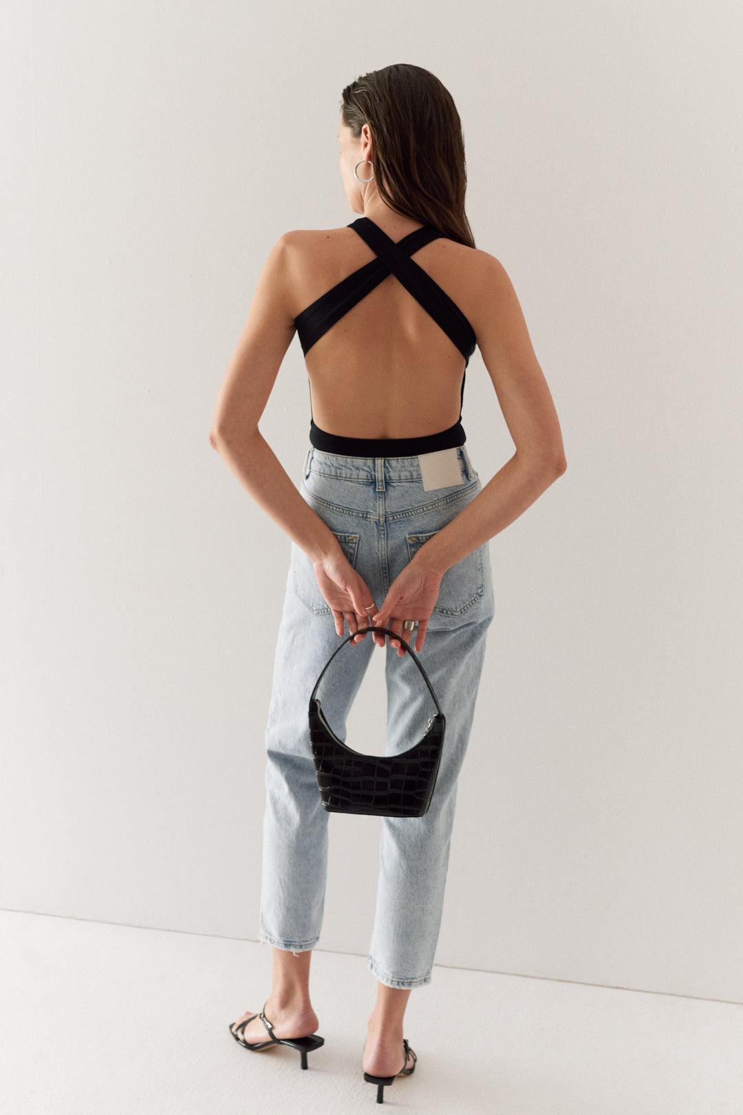 Cross Cut Body Black