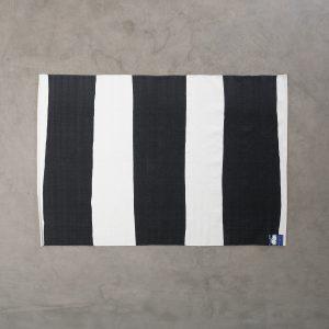 Finarte Stripe matto musta 160 x 230 cm