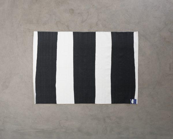 Finarte Stripe matto musta 160 x 230 cm