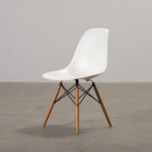 Vitra Eames DSW tuoli valkoinen