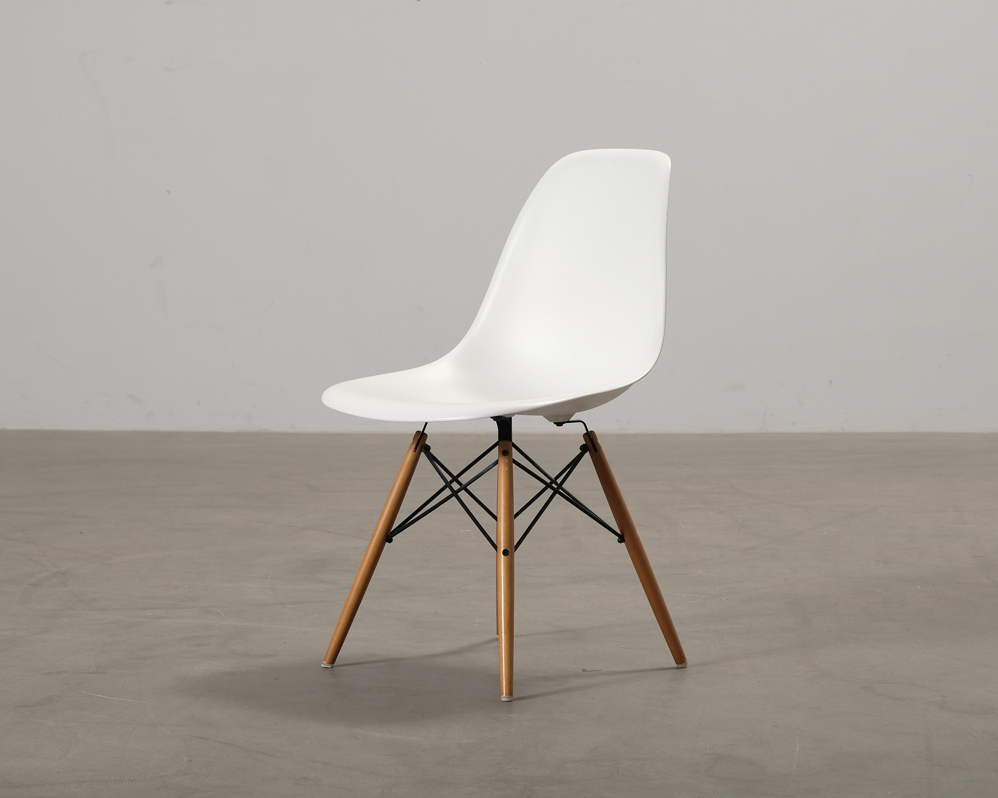 Vitra Eames DSW tuoli valkoinen