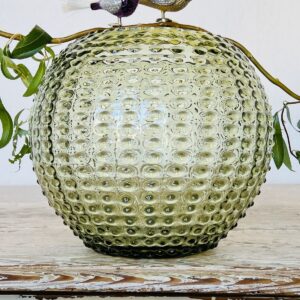 Anna Von Lipa Hobnail Globe maljakko 24 cm Olivegreen