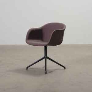 Muuto Fiber Conference Swivel nojatuoli luumu