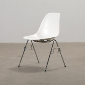 Vitra Eames DSS tuoli valkoinen