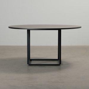 New Works Florence ruokapöytä savustettu tammi ø 145 cm
