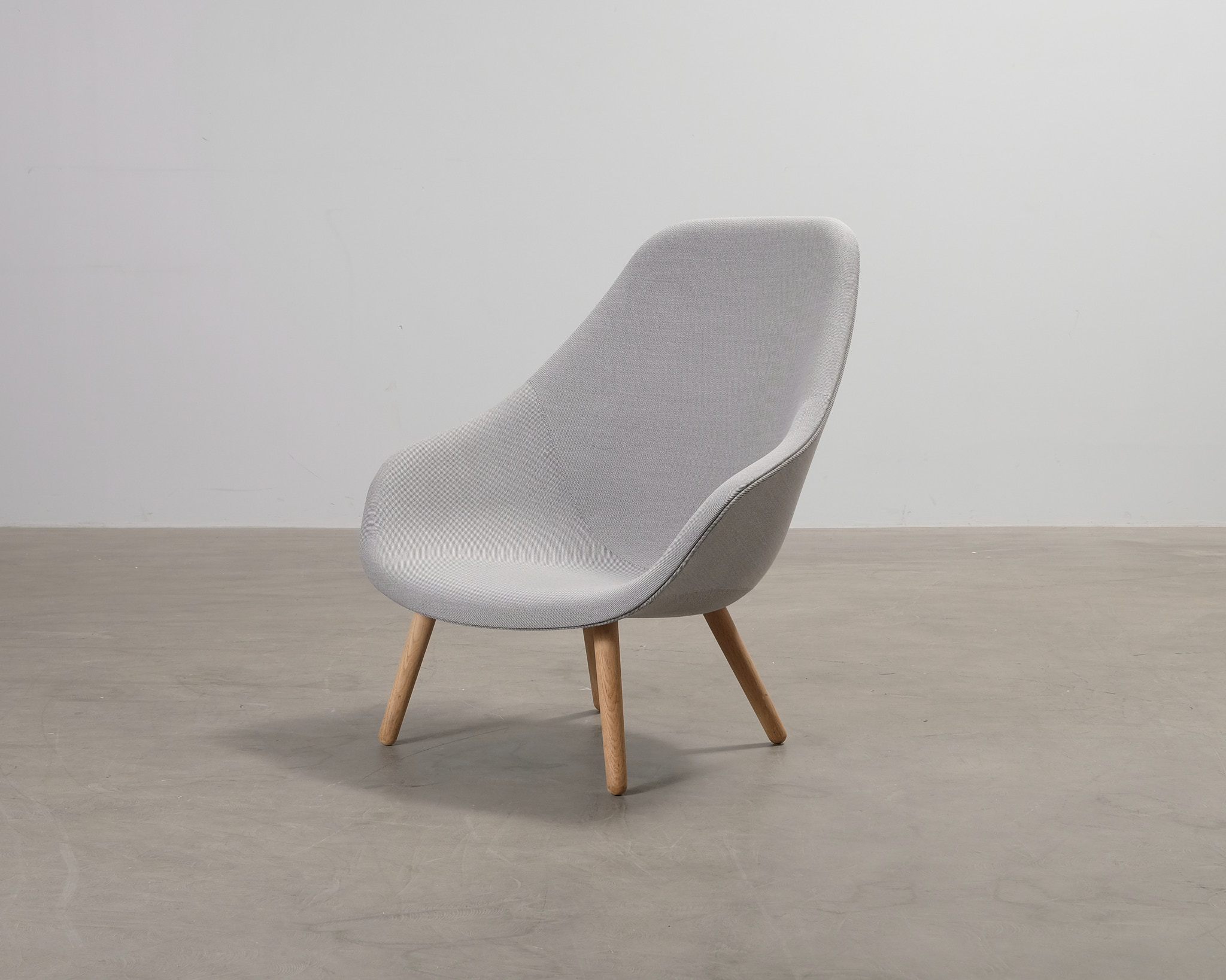 Hay About A Lounge Chair AAL82 nojatuoli vaaleanharmaa