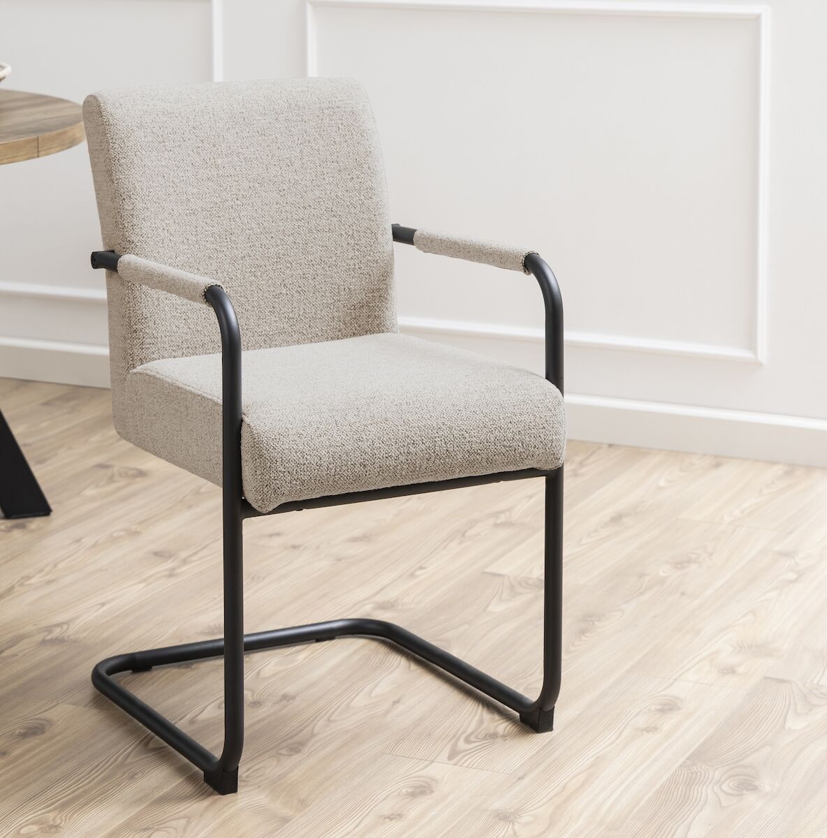Adele tuoli beige Monza 60, mustat jalat