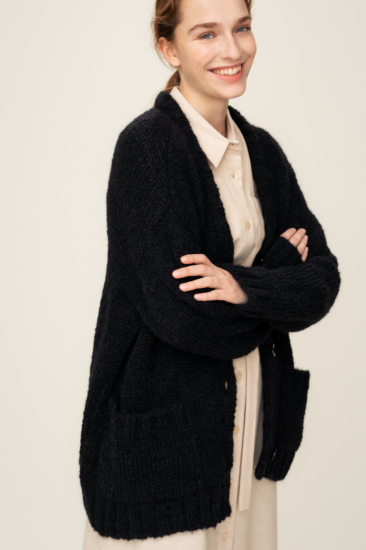 Hiutale Cardigan Musta