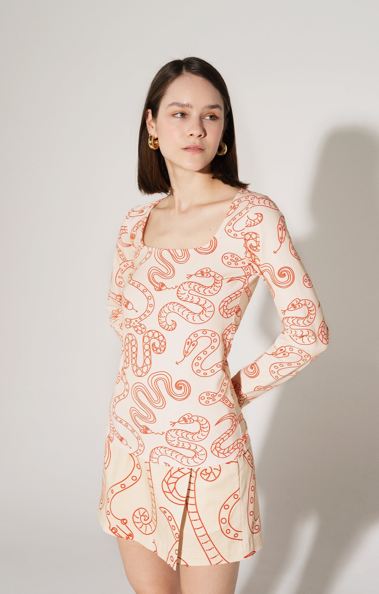 Alfold Shortsihame Snakes Beige