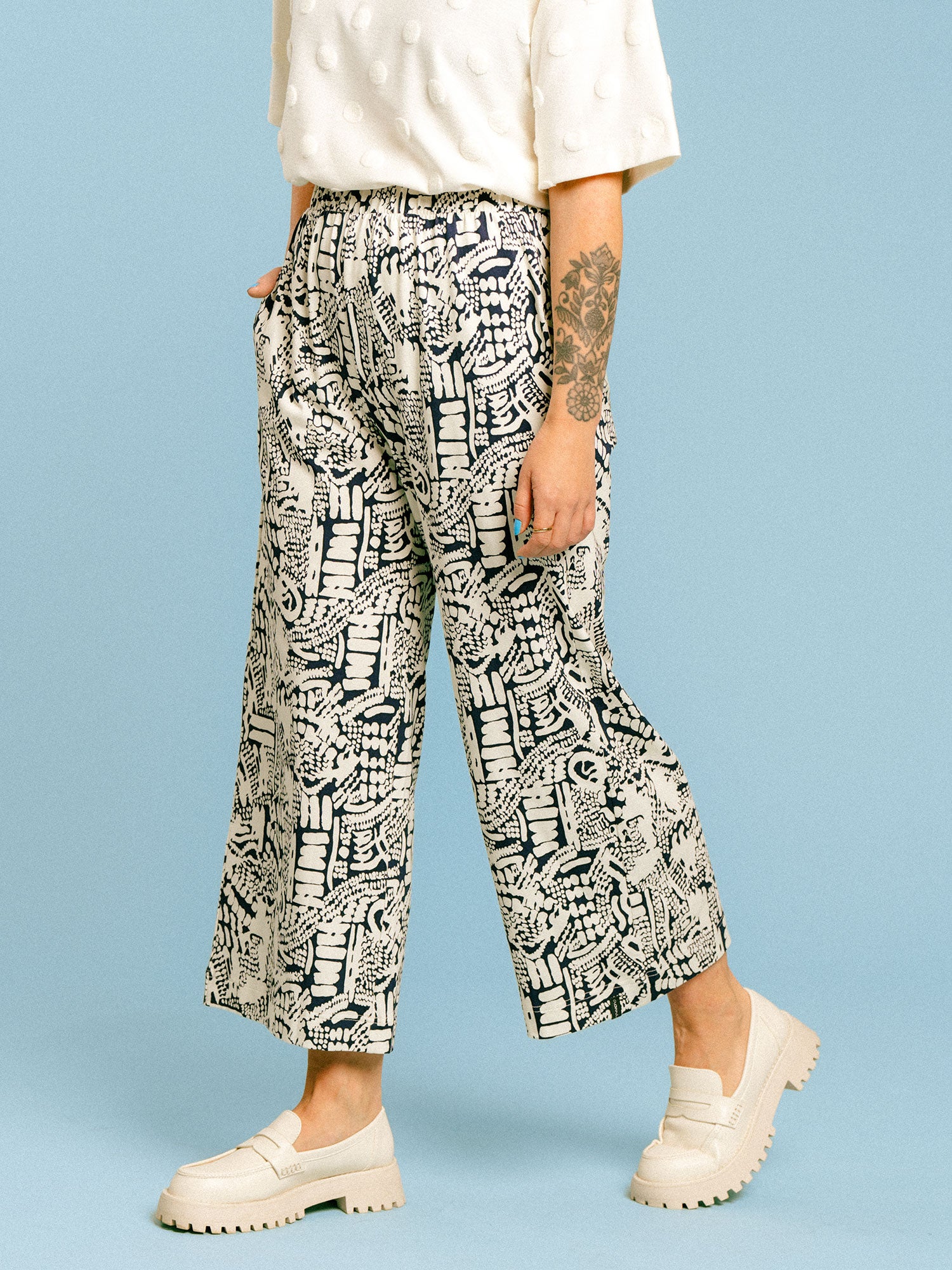Alessia Culottes Housut Atrium Navy Valkoinen