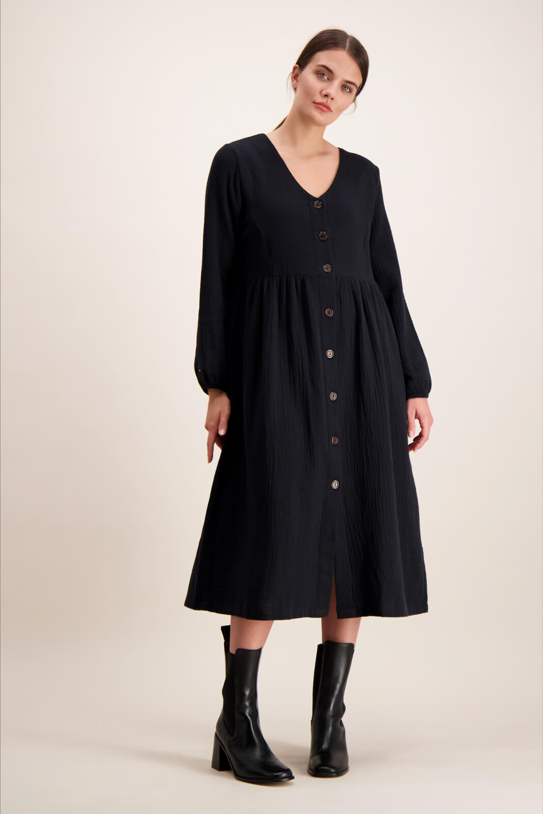 Button Dress Musta
