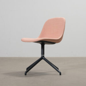 Muuto Fiber Side työtuoli vaaleanpunainen