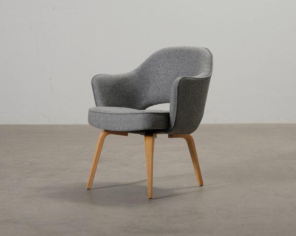 Knoll Eero Saarinen Executive Chair tuoli harmaa