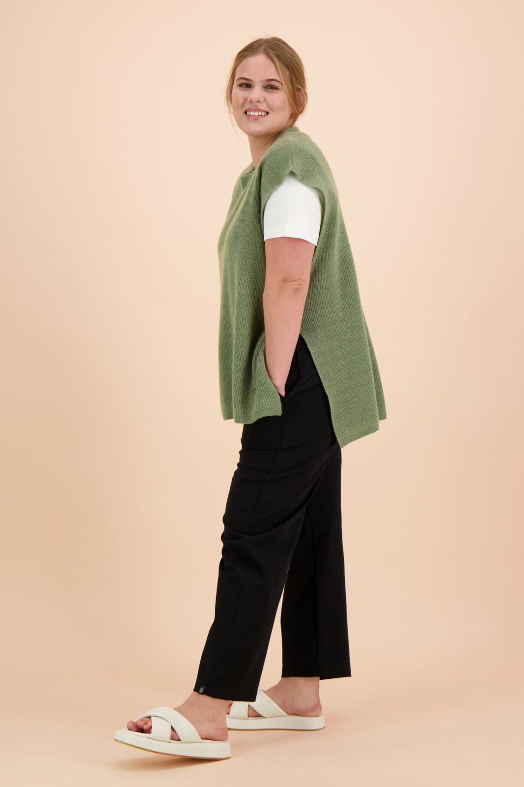 Comfy Slacks Naisten Housut Musta