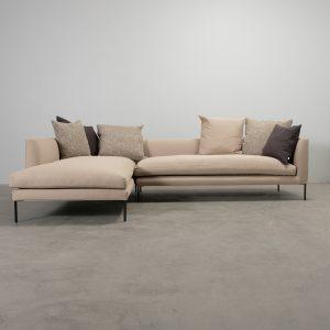 Wendelbo Blade 4-istuttava sohva divaanilla beige