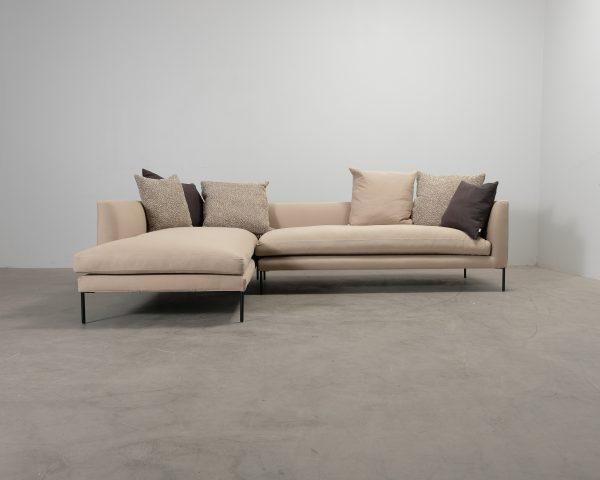 Wendelbo Blade 4-istuttava sohva divaanilla beige