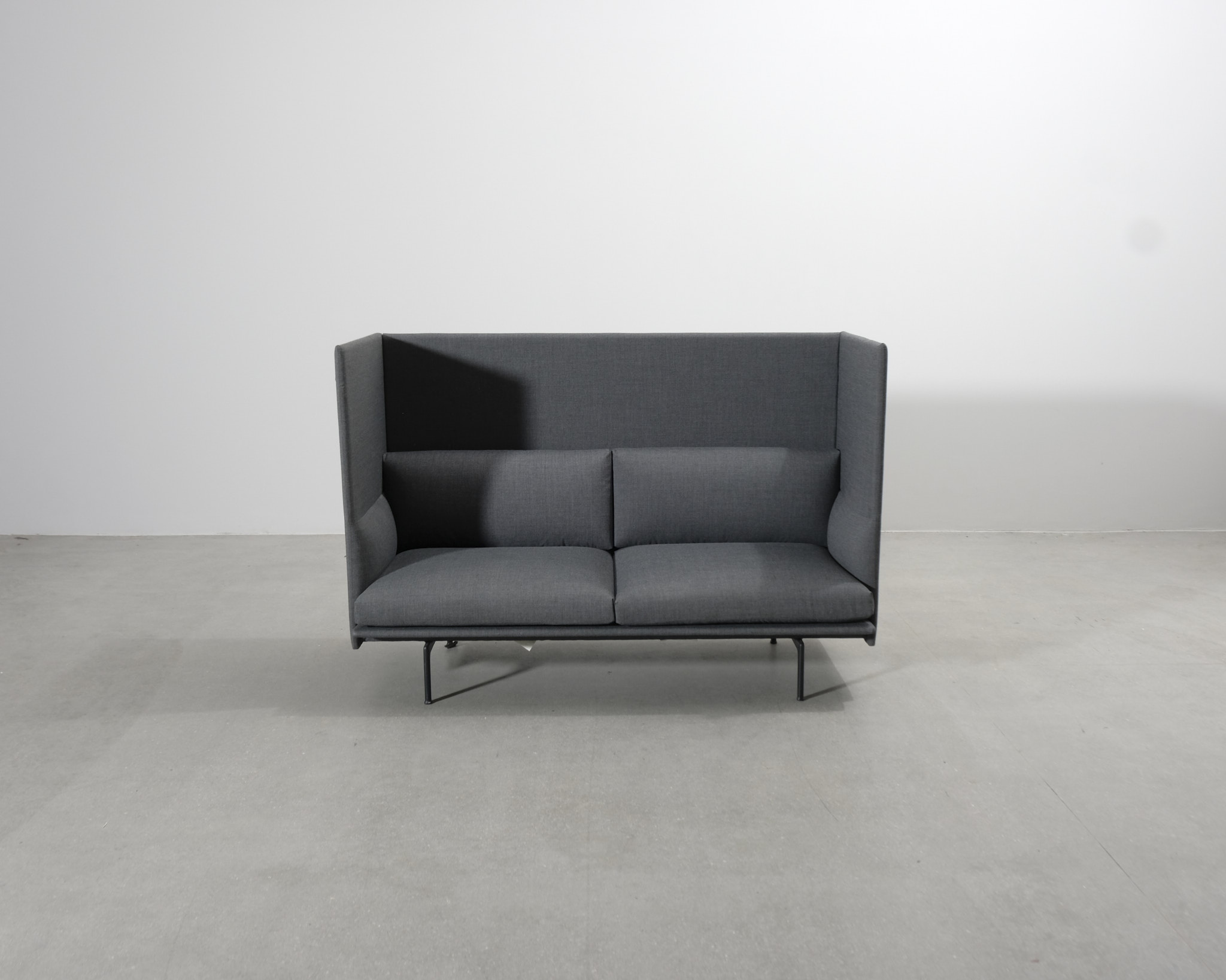 Muuto Outline Highback 2-istuttava sohva harmaa
