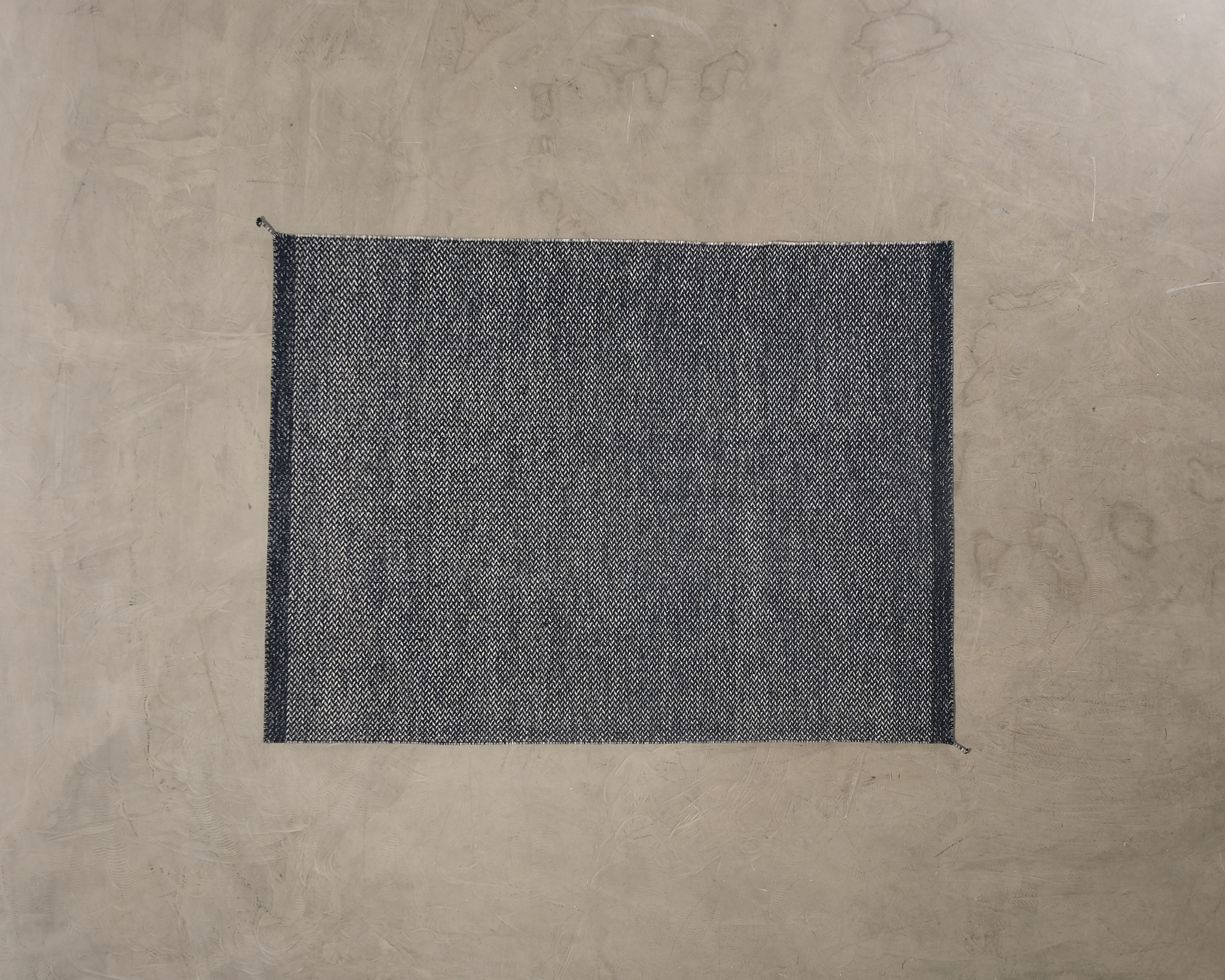 Muuto Ply matto musta / valkoinen 175 x 235 cm