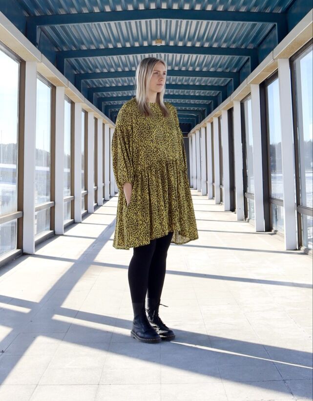 Flirty mekko puhvihihoilla Yellow Leo