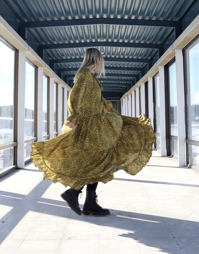 Flowy Pitkä Mekko Keltainen Leo