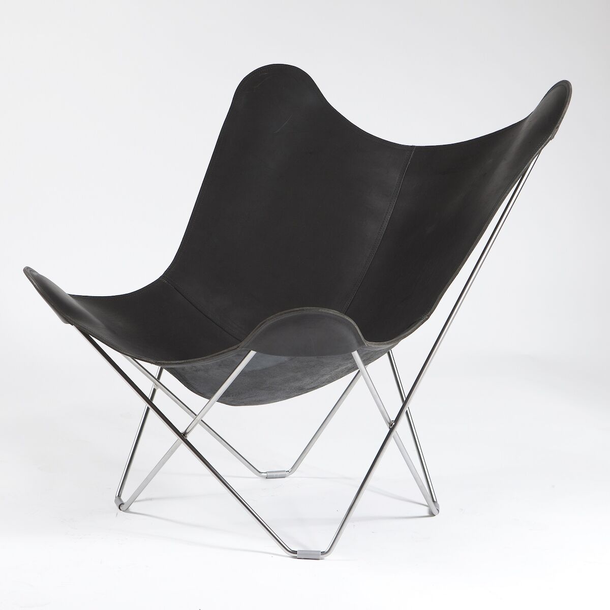 Cuero Design lepakkotuoli Pampa Mariposa Black, mattakromi jalka