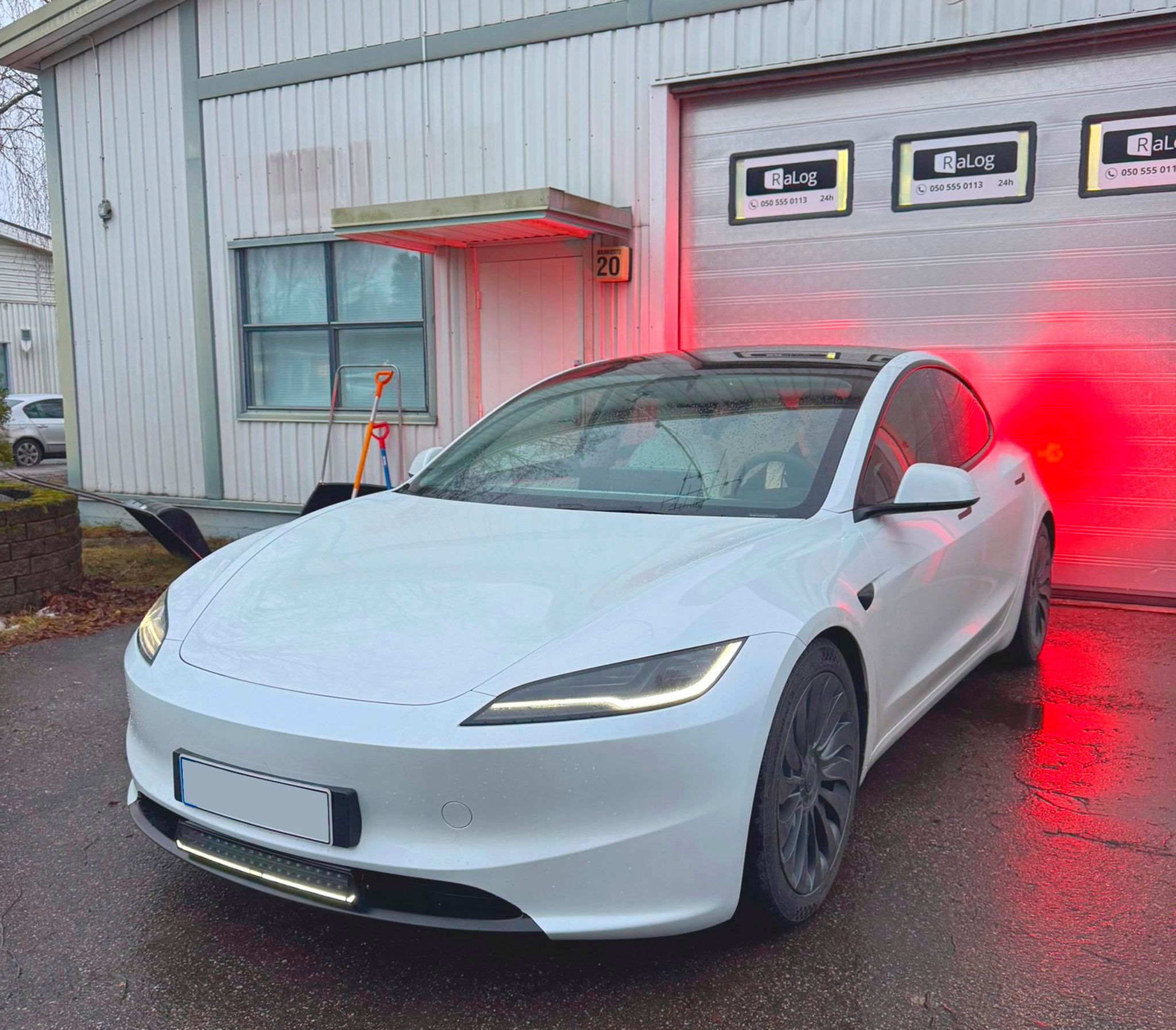 Lisävalosetti Tesla Model 3 (2019 - ), Purelux Panther C540 Highland -setti (Kaareva)