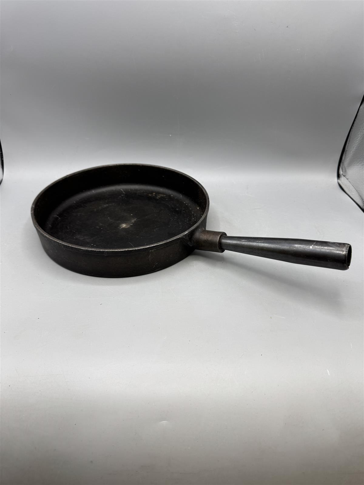 Valurautapannu 23cm