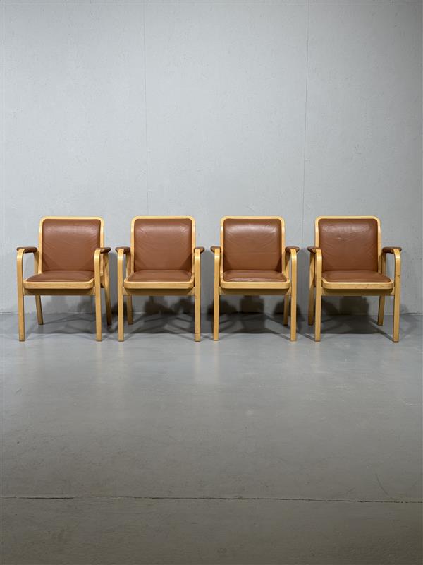 Artek Aalto E45 nahkanojatuolit (4kpl)
