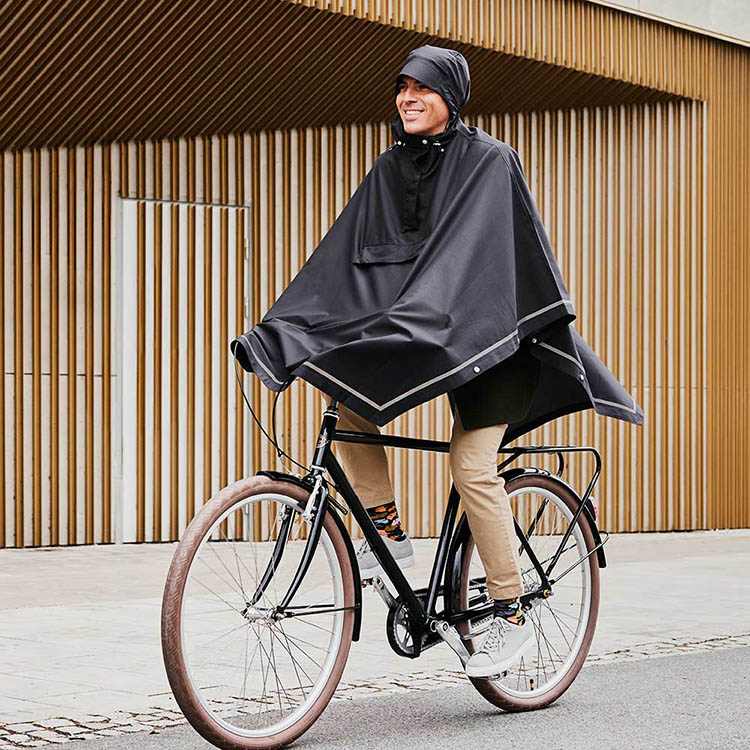 Pyöräilyponcho, M/L musta