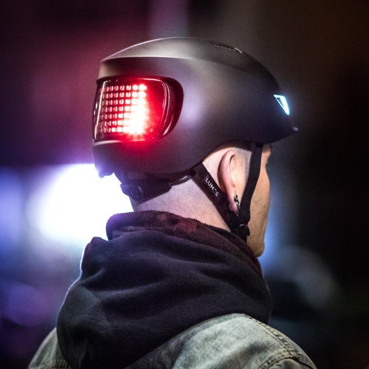 Kypärä valolla, Lumos Matrix MIPS Musta