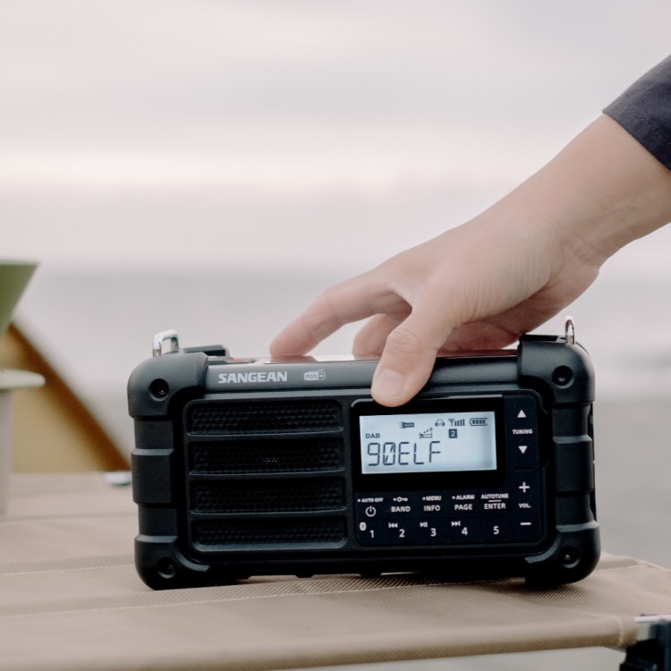 Hätäradio DAB+/FM Pro, Musta