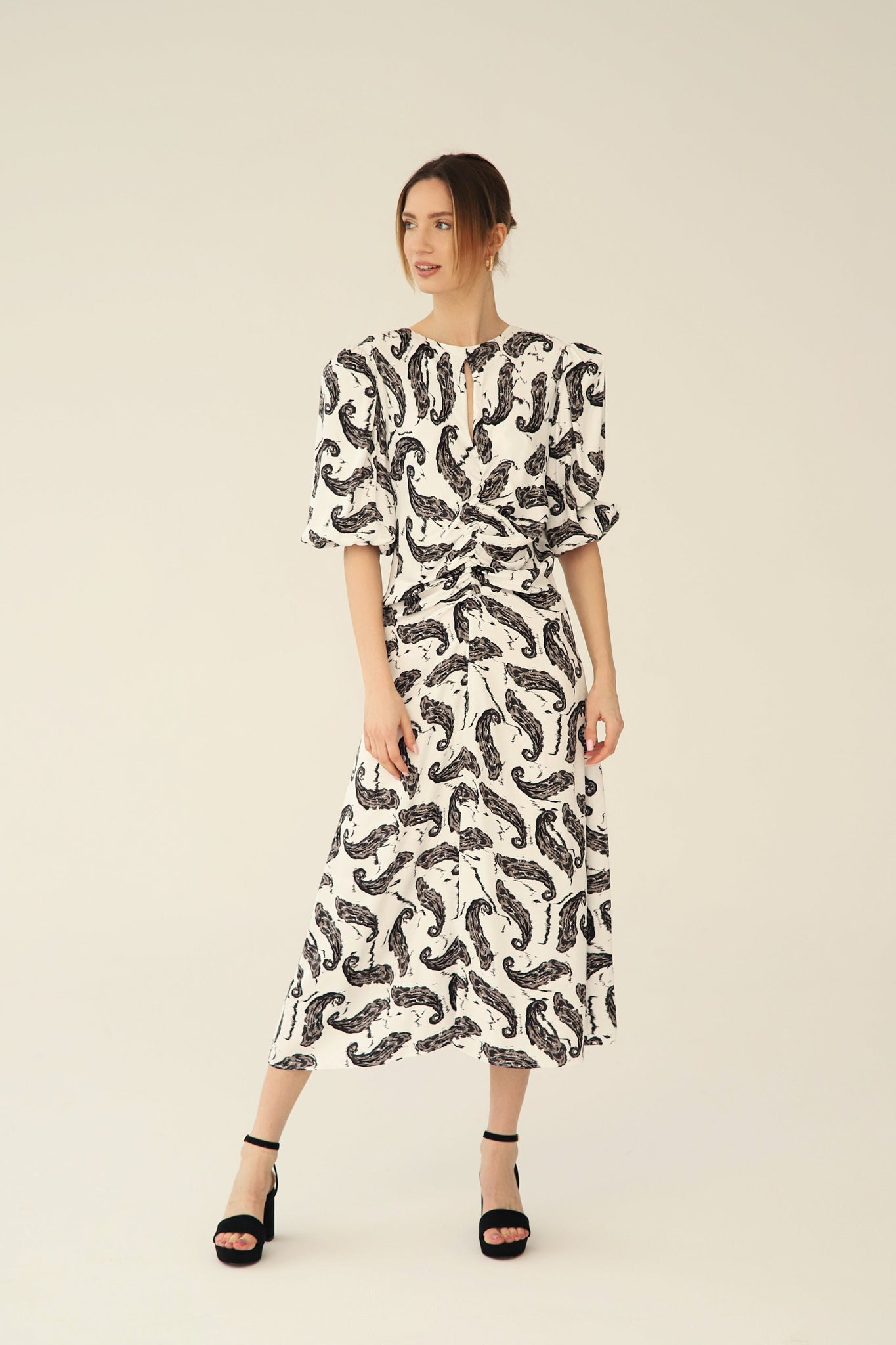 Layla Valkoinen Paisley Mekko