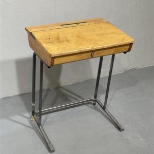Vintage pulpettipöytä (B)