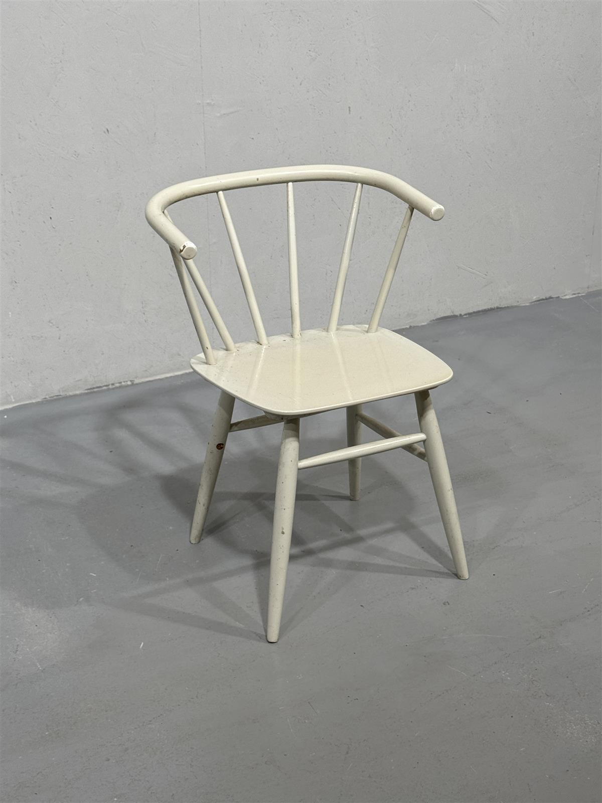 Vintage pinnatuoli korjattavaksi