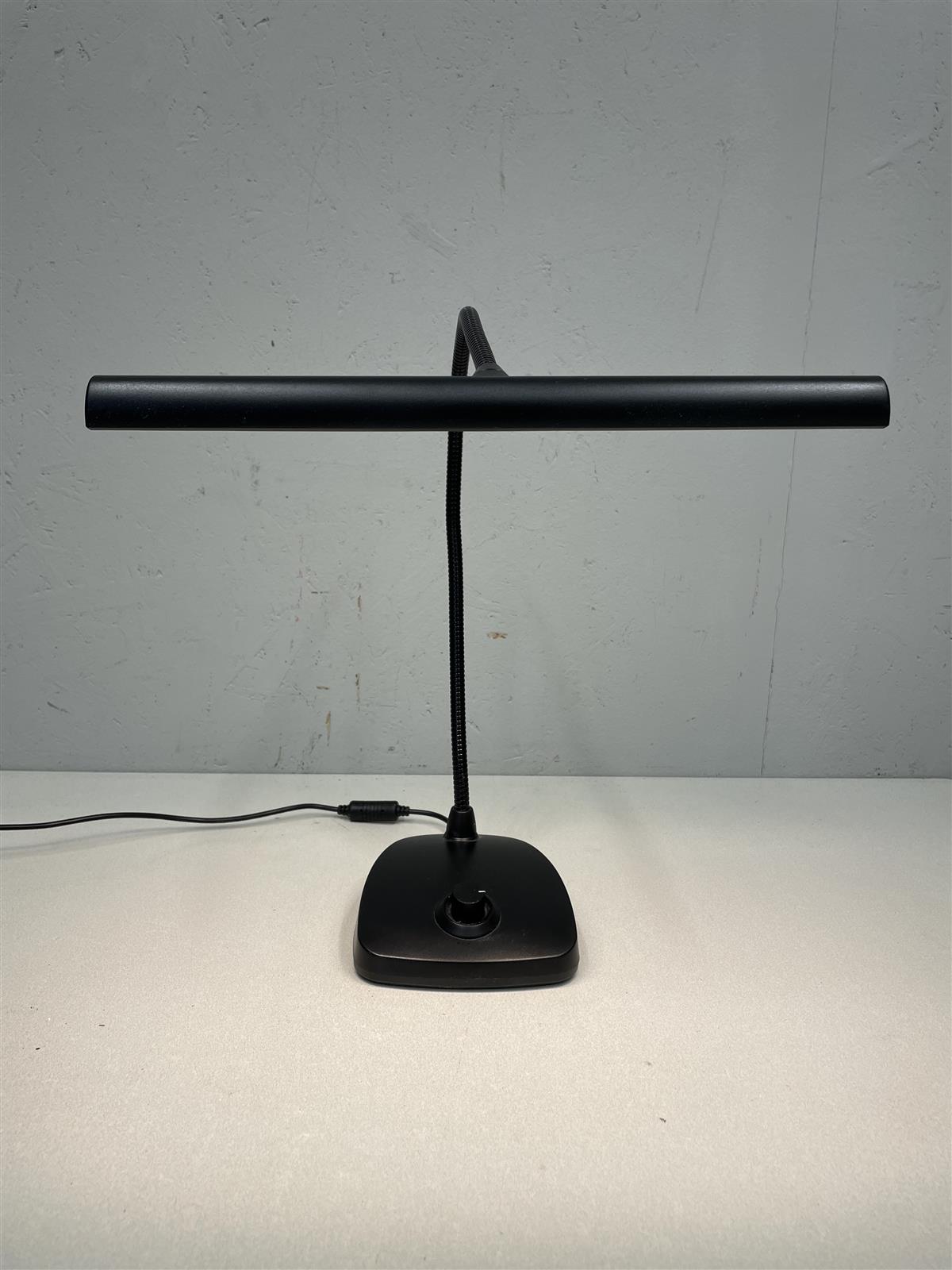 K&M Led Piano pöytälamppu