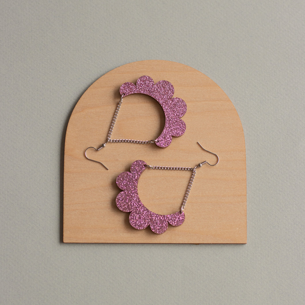 Maanantaimalli Kaarella korvakorut, Pinkki/glitter