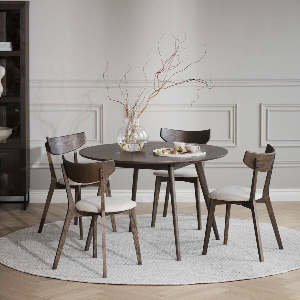 Rowico Home Yumi-Ami 4-hengen pyöreä ruokailuryhmä ruskea/beige