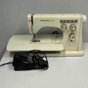Husqvarna 2000 Ompelukone kantolaukussa