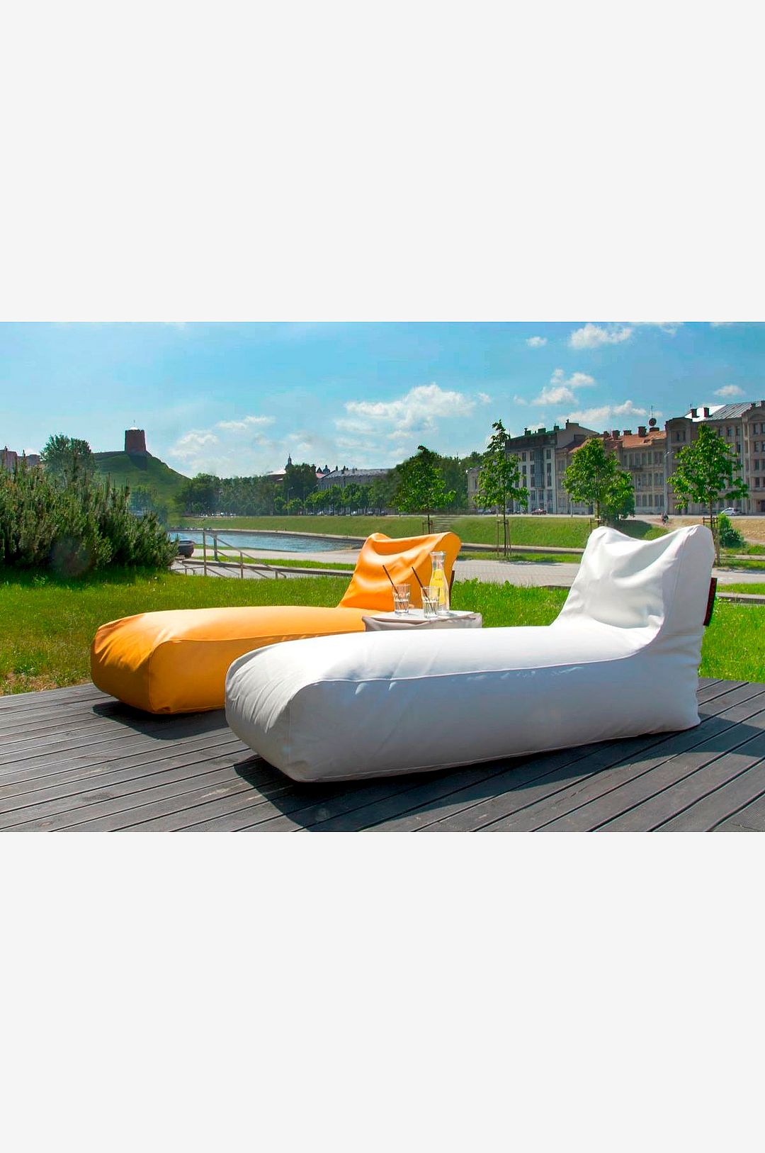 Aurinkovuode ja säkkituoli Sunbed Outside
