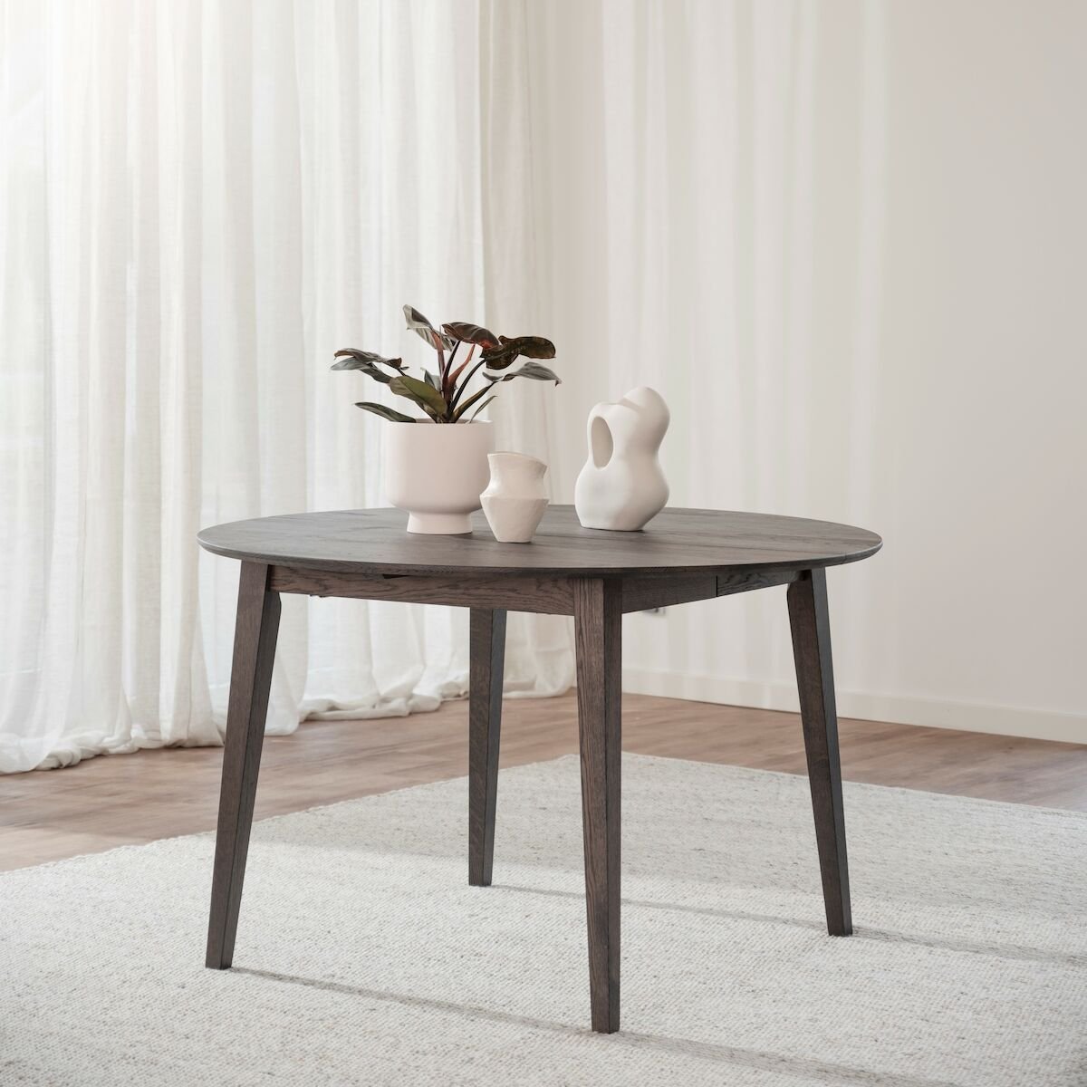 Rowico Home Filippa jatkettava ruokapöytä pyöreä 120-165 cm tummanruskea
