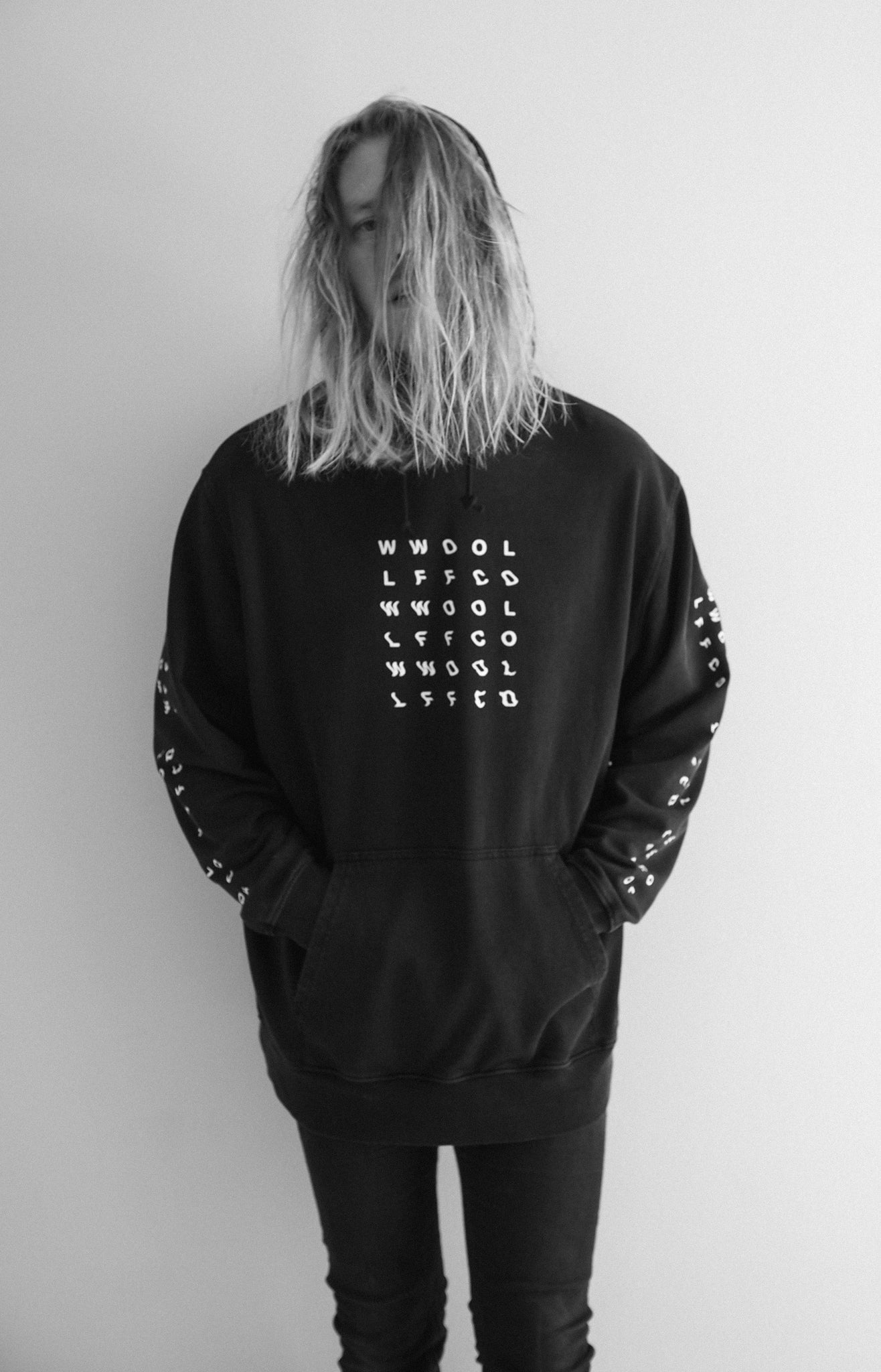WWOOLLFF Grids Huppari Musta